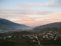 Morgenstimmung in Varen und Aussicht in Richtung Sierre